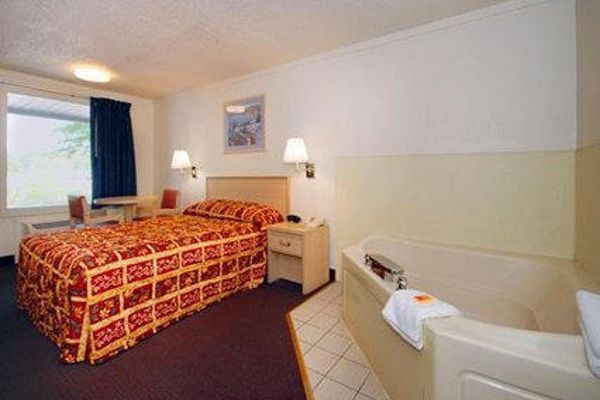 Econo Lodge Youngstown (Austintown)
